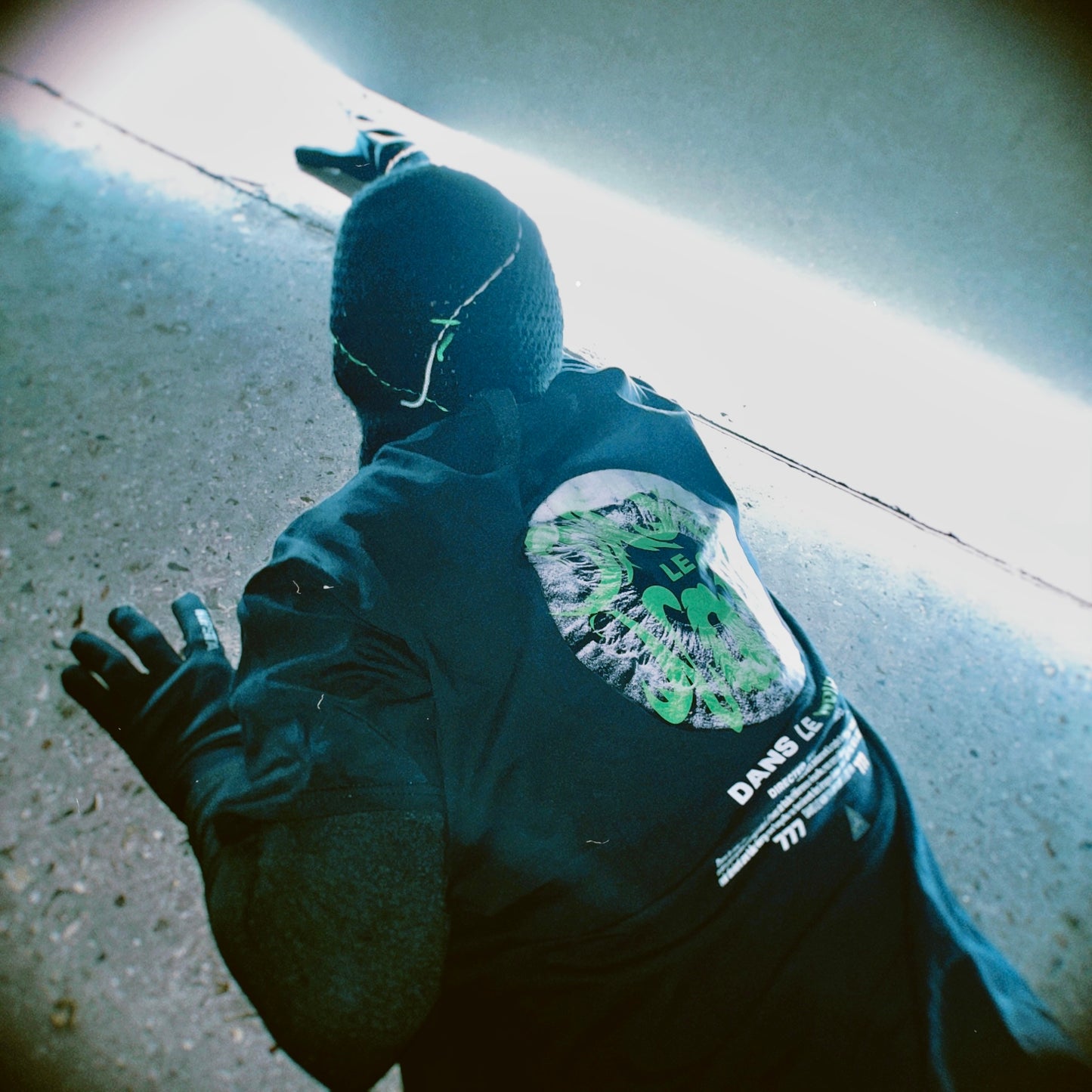 ://TEE DANS_LE_NOIR